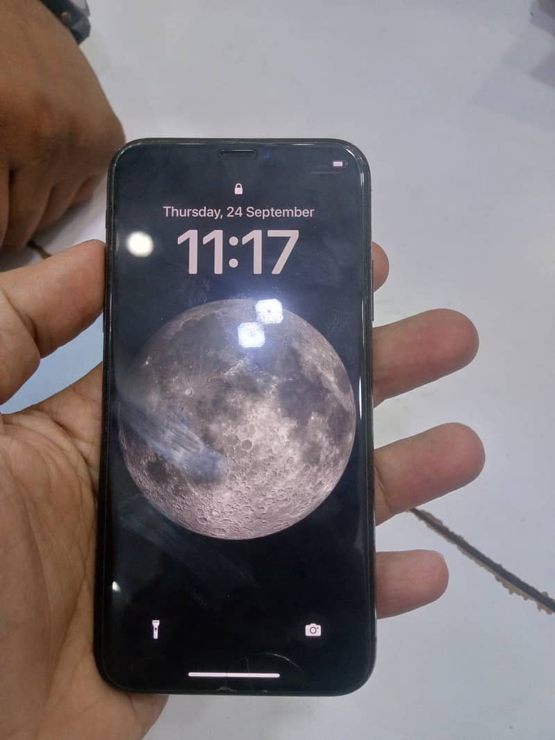 Apple iPhone X 4