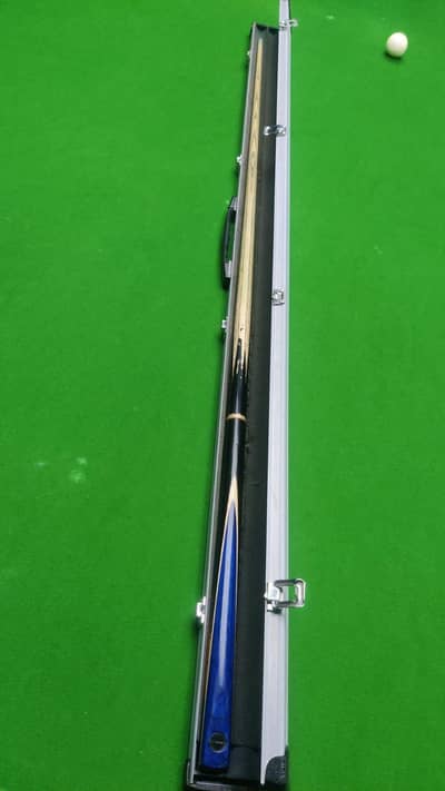 Smooth 3 piece snooker stick