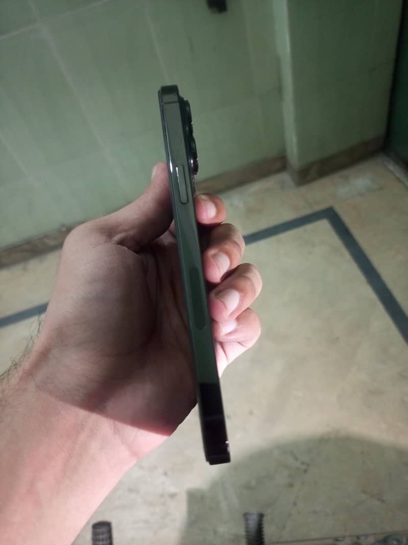 Apple iPhone 14 Pro Max 4
