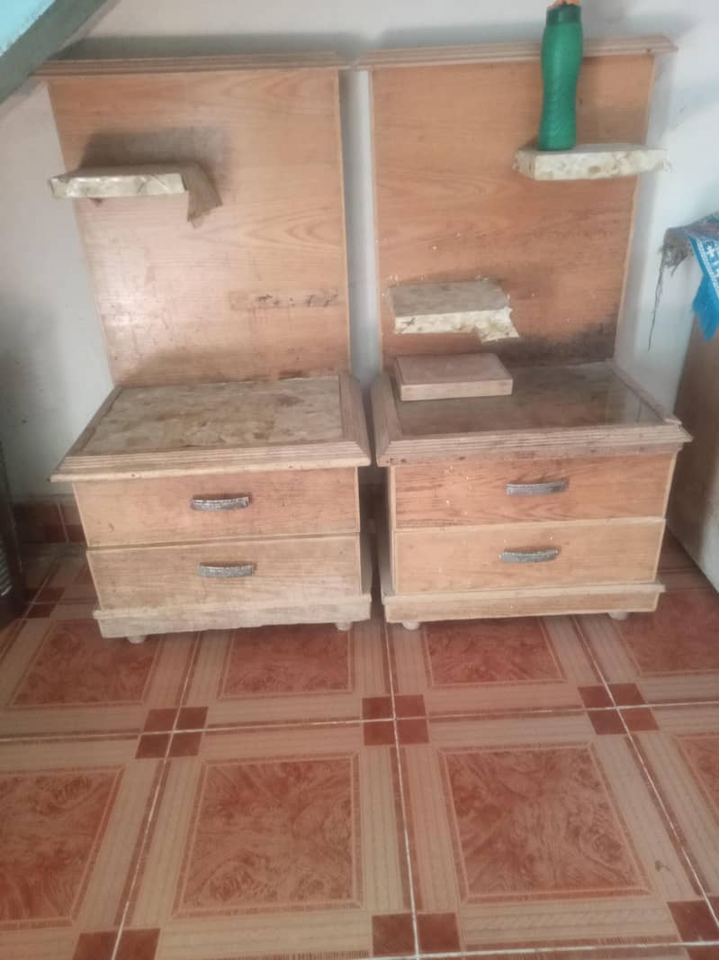 2 side tables 0