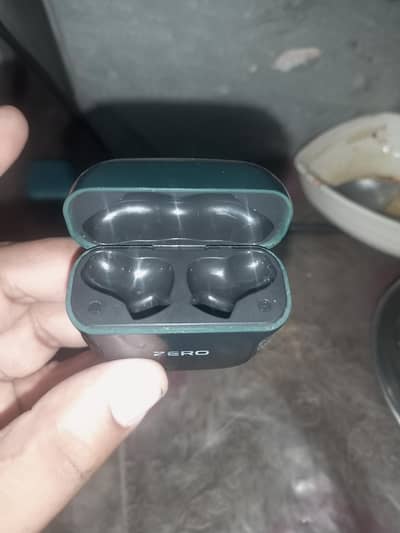 yah Khali airport ki dabbi hai