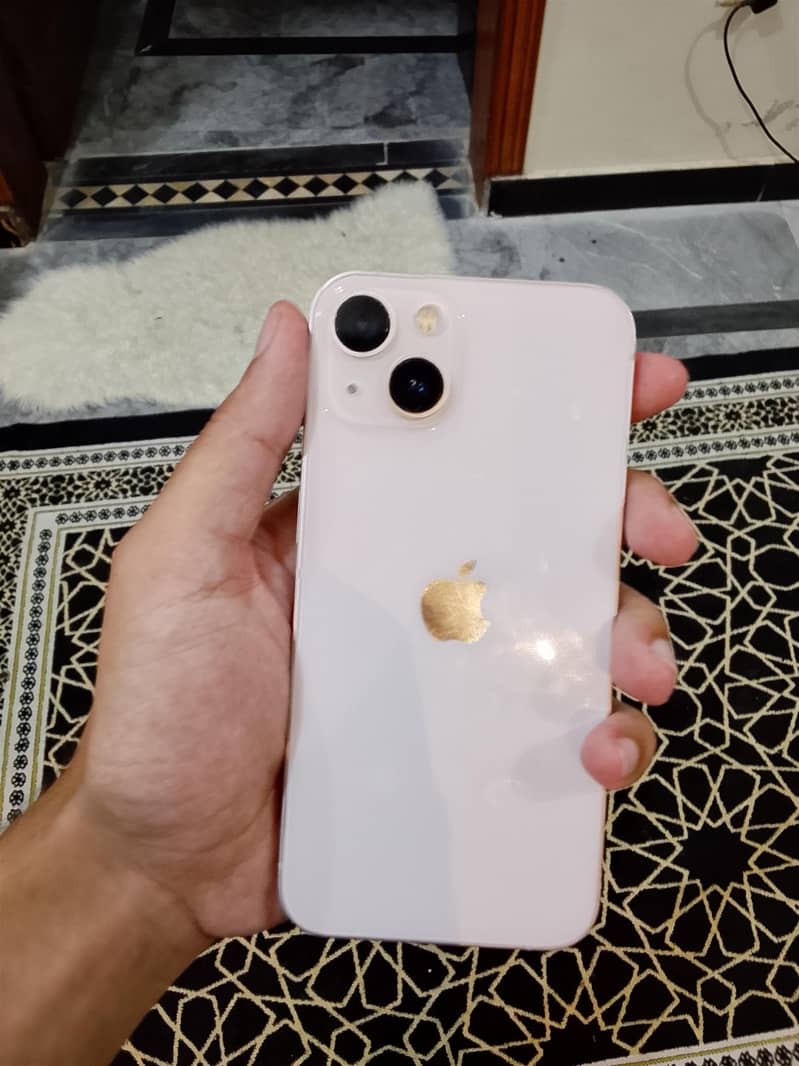 Apple iPhone 13 4