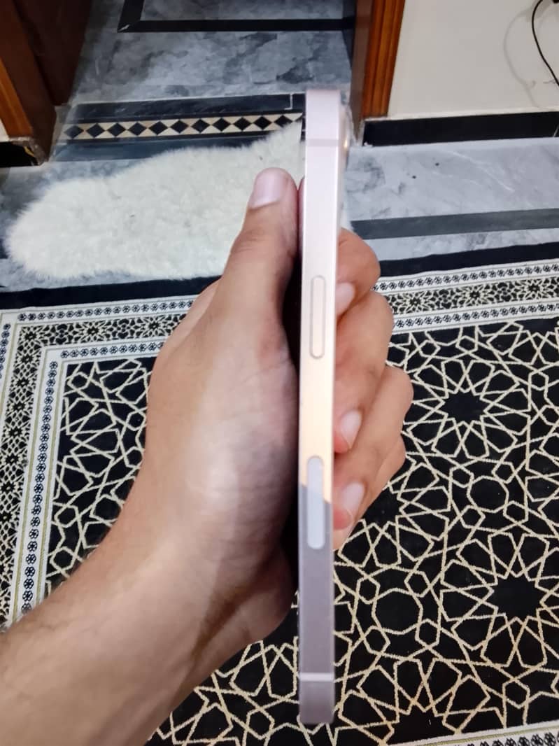 Apple iPhone 13 6