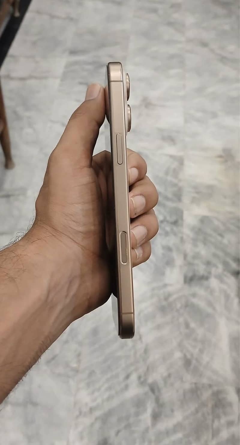 Apple iPhone 16 Pro Max 5