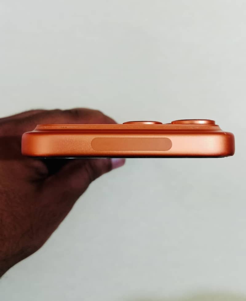 Apple iPhone 17 Pro Max 4