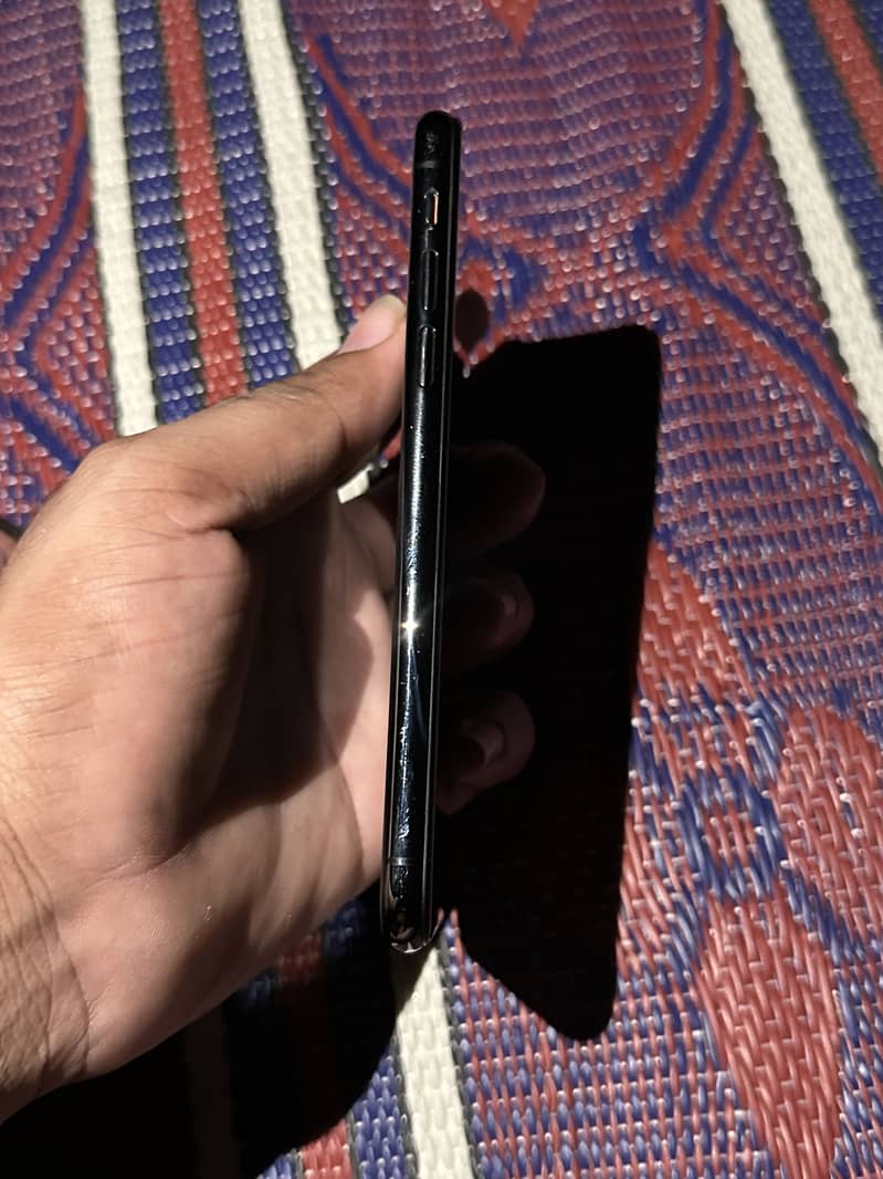 Apple iPhone X 4