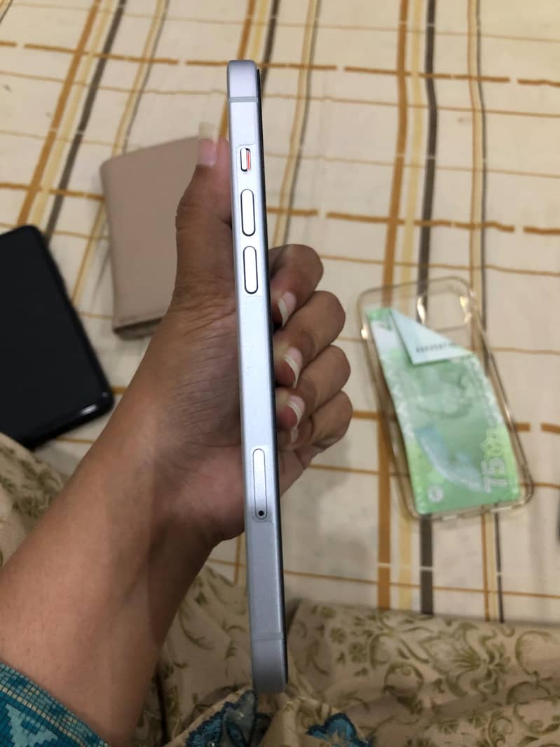Apple iPhone 15 plus 6
