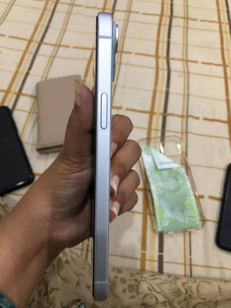 Apple iPhone 15 plus 7