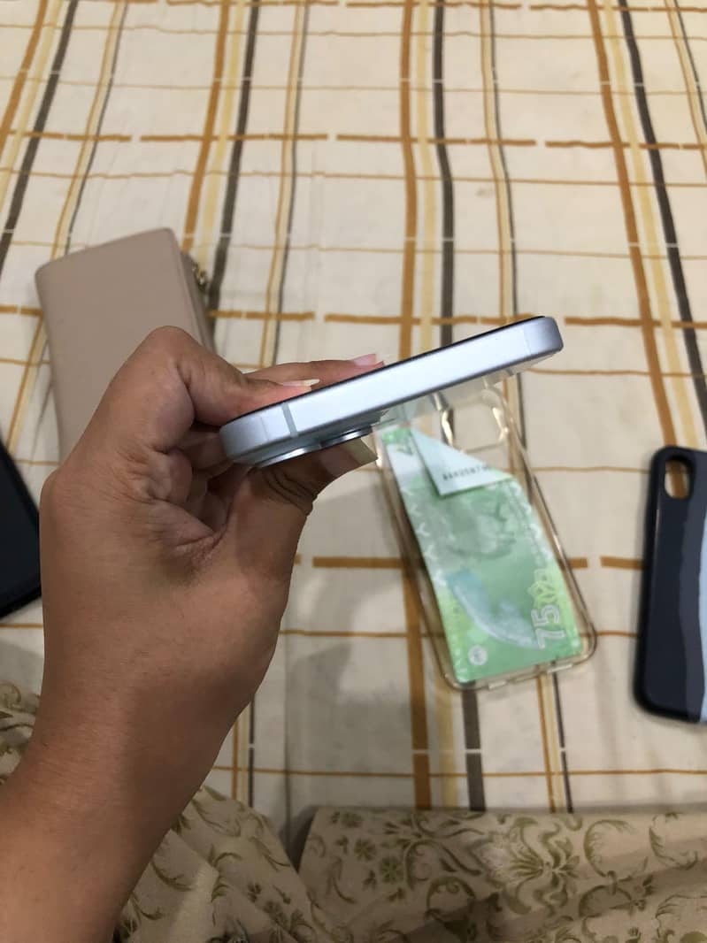 Apple iPhone 15 plus 8