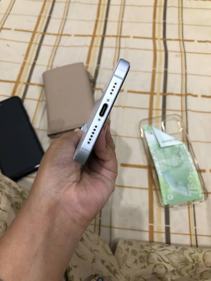 Apple iPhone 15 plus 10