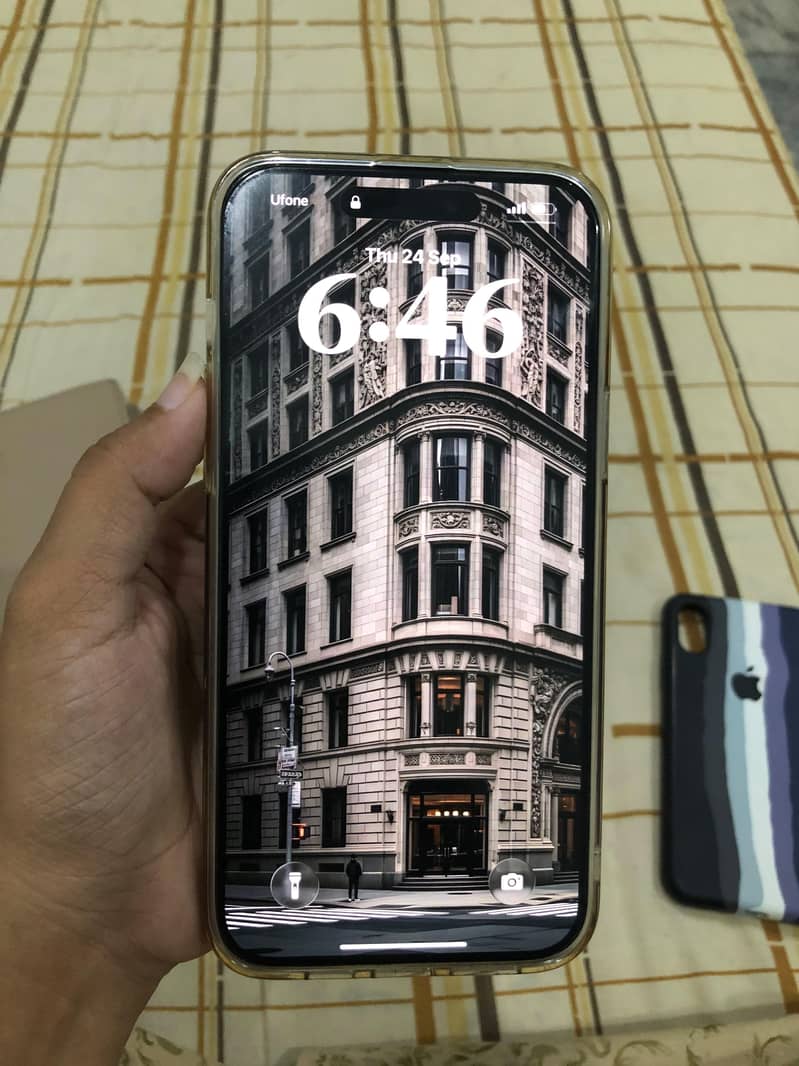 Apple iPhone 15 plus 11