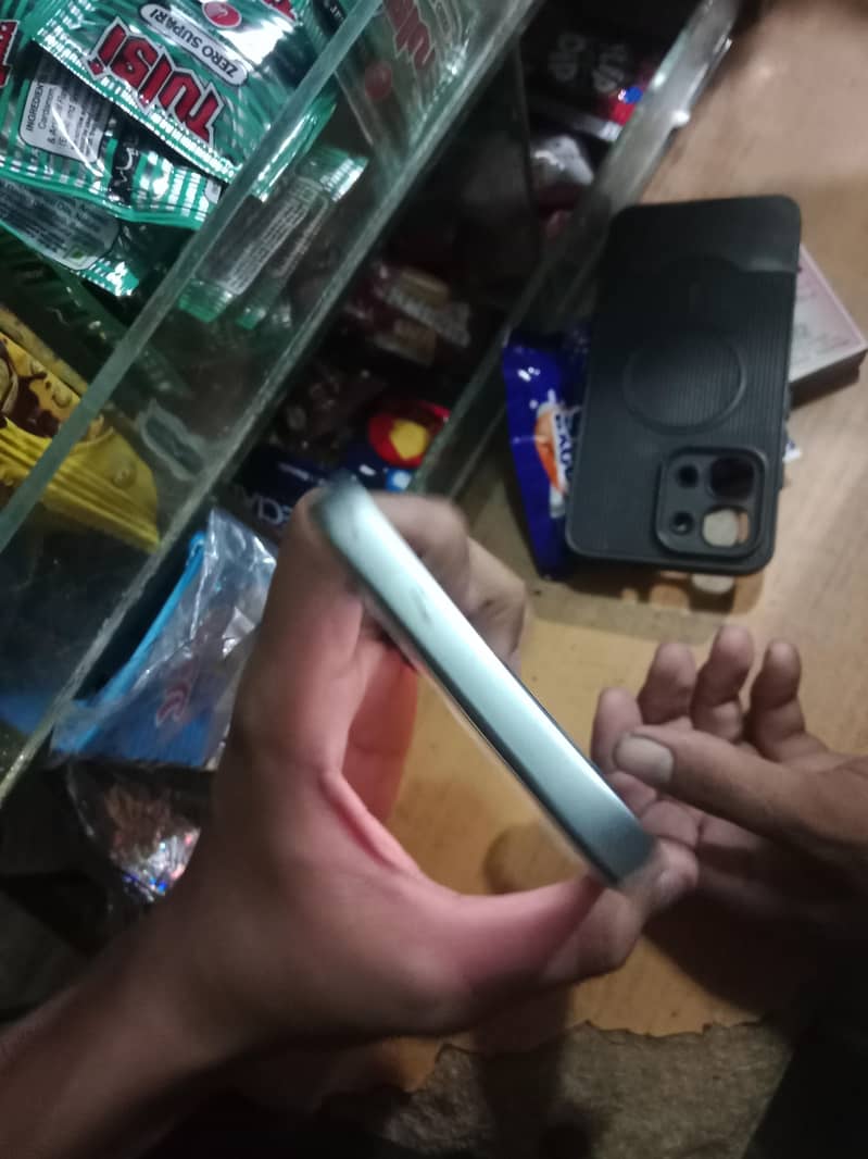 OPPO A6 Pro 4