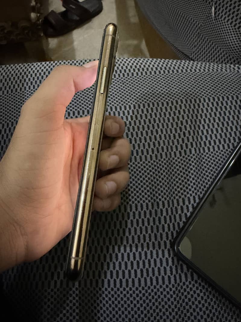 Apple iPhone 11 Pro Max 3