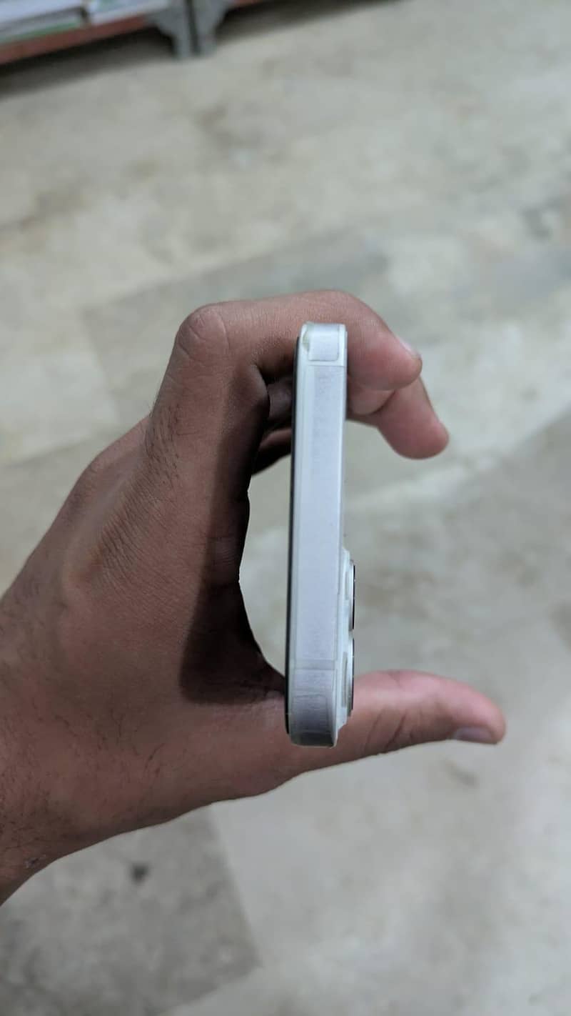 Apple iPhone 13 3