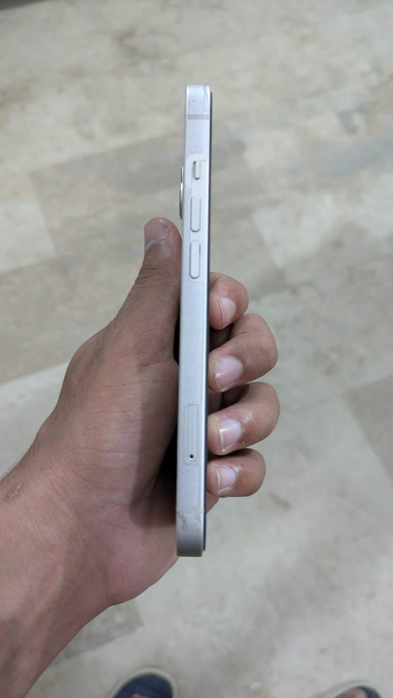 Apple iPhone 13 5