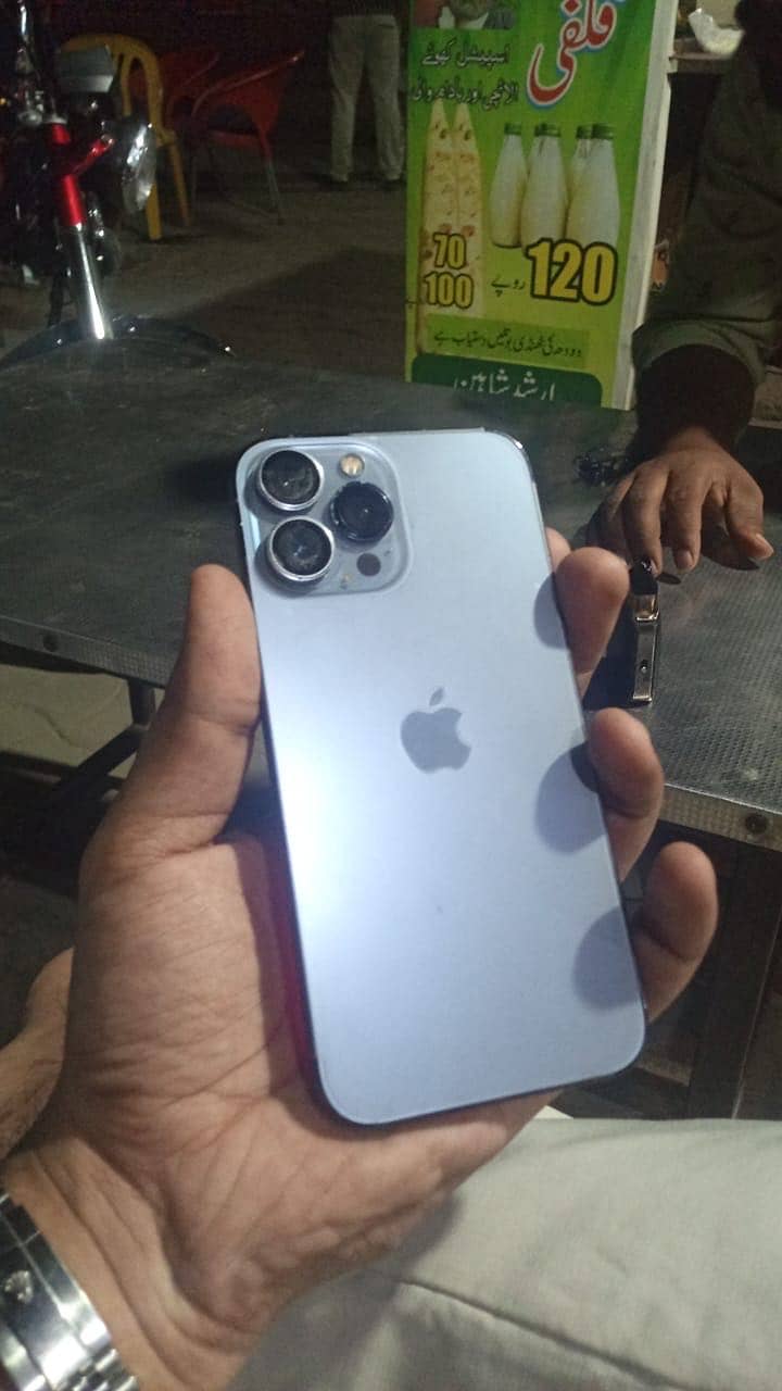 Apple iPhone 13 Pro Max 2