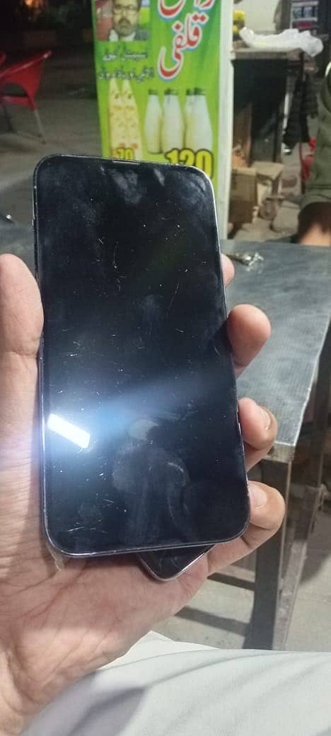 Apple iPhone 13 Pro Max 4
