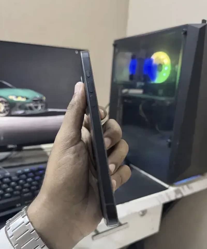 Apple iPhone 16 Pro Max 3