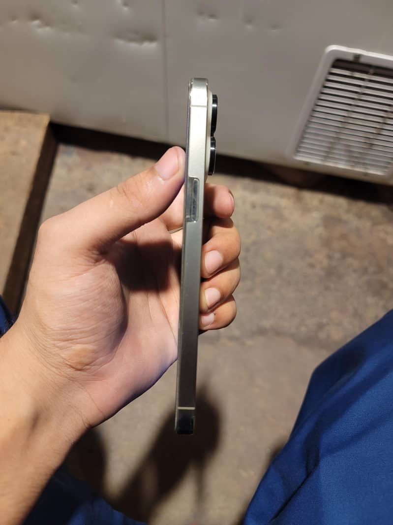 Apple iPhone 14 Pro Max 4