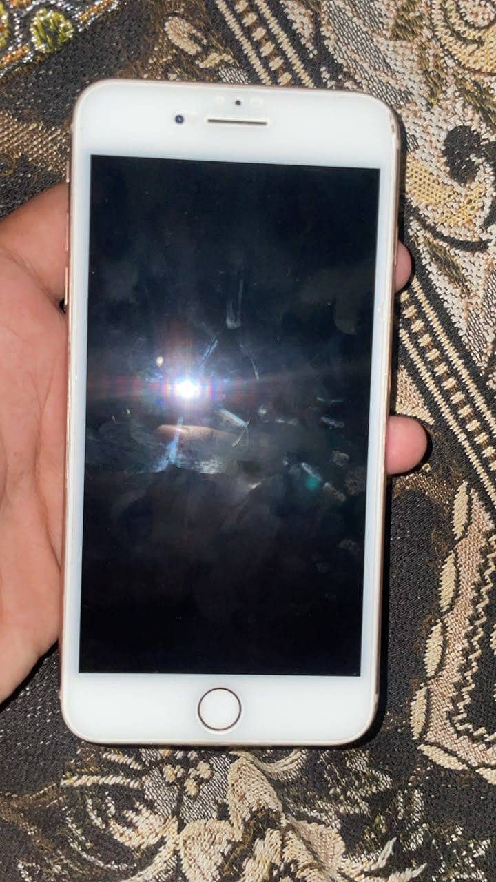 Apple iPhone 8 Plus 3