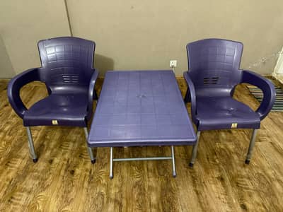 plastic chairs withTable