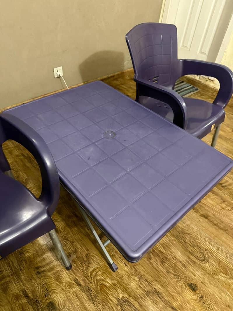 plastic chairs withTable 2