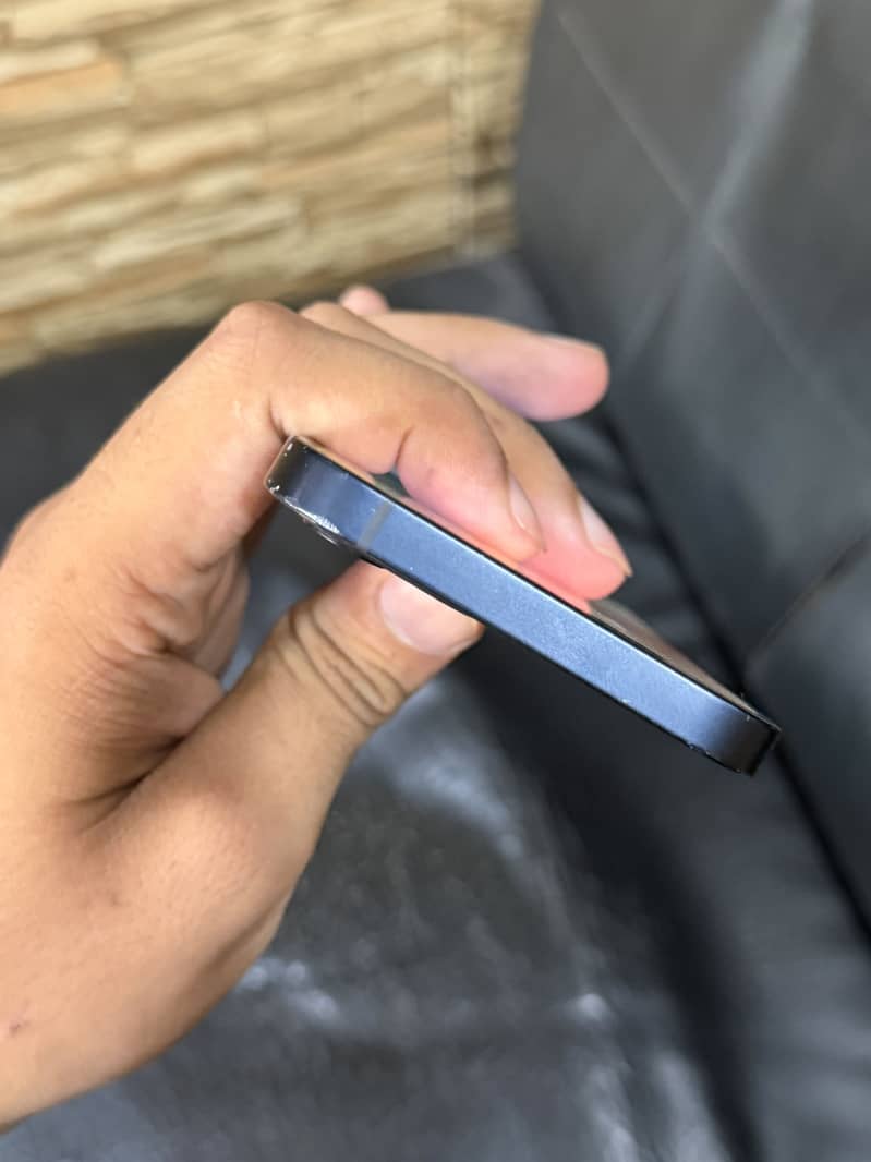 Apple iPhone 12 2