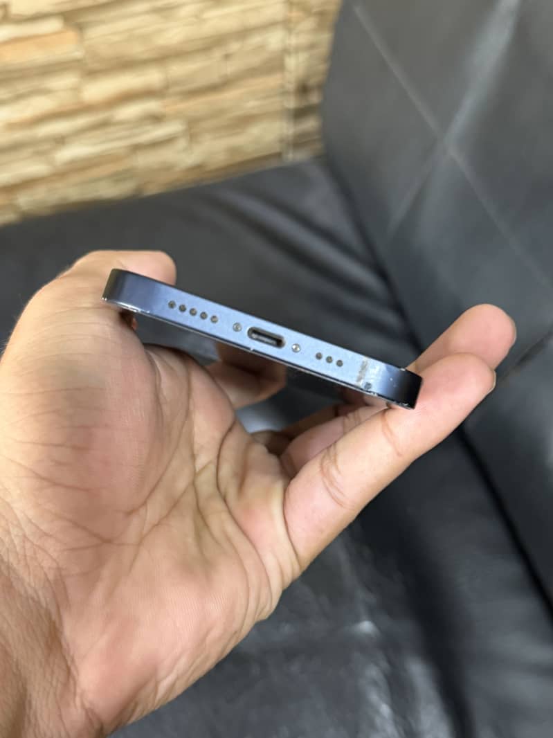 Apple iPhone 12 3