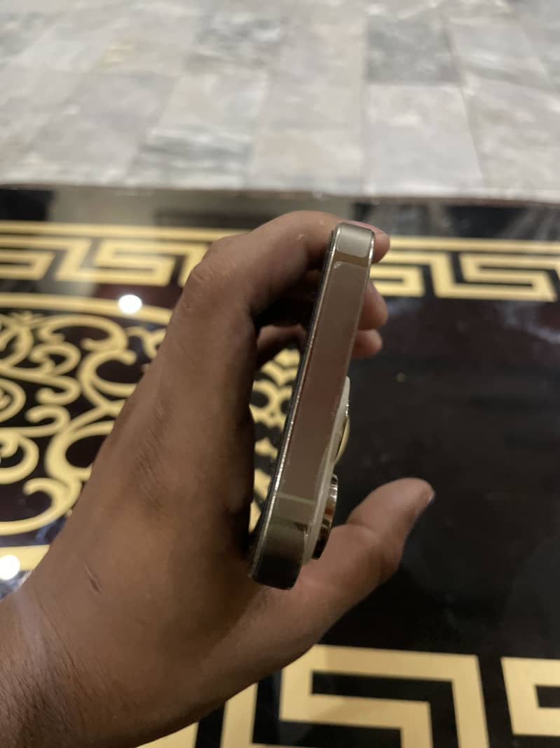 iPhone 14 pro 2