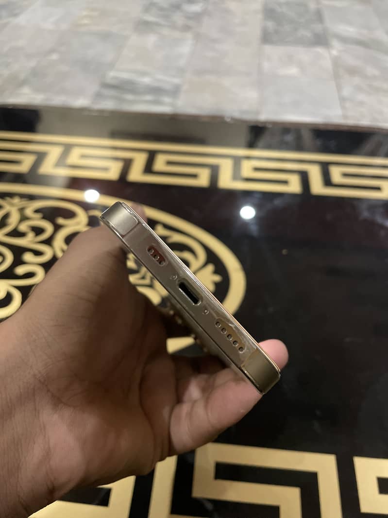 iPhone 14 pro 4