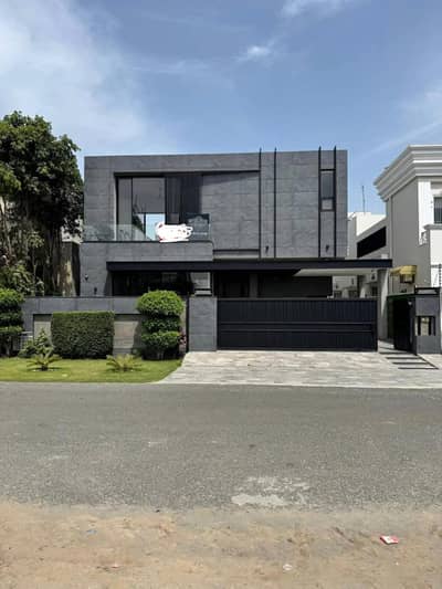 1 Kanal luxury house available for rent