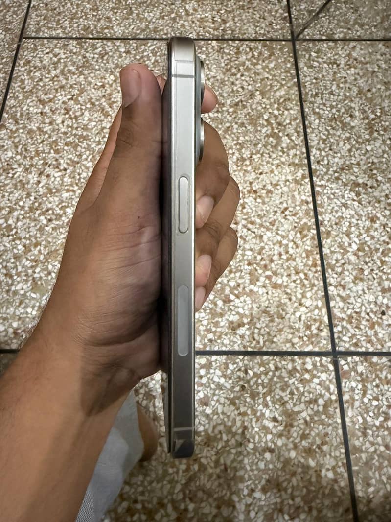 Apple iPhone 15 Pro 2
