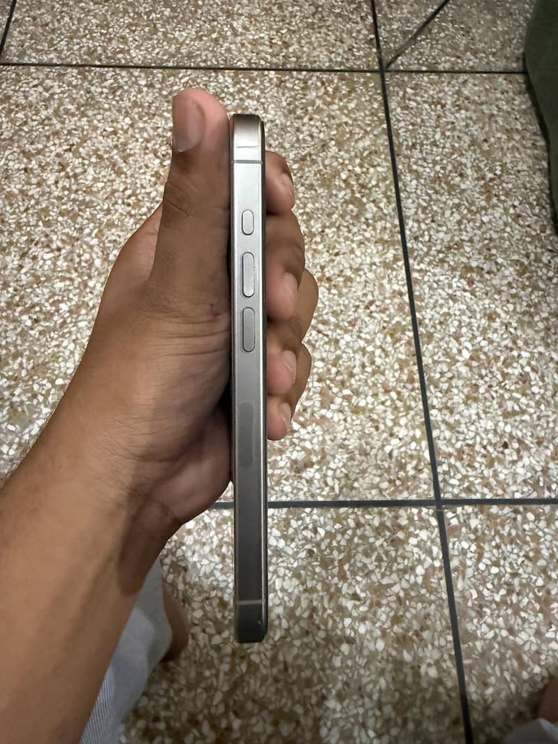 Apple iPhone 15 Pro 4