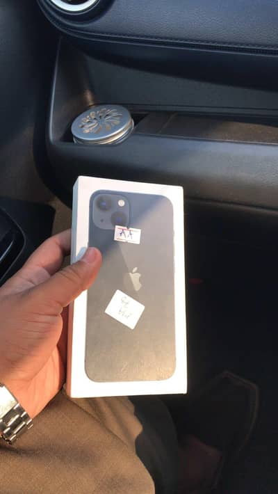 Apple iPhone 13