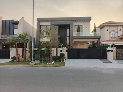 1 Kanal Luxury House Available For Rent