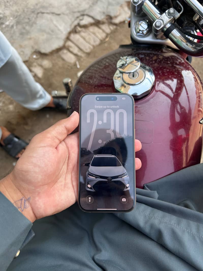 Apple iPhone 16 Pro 1