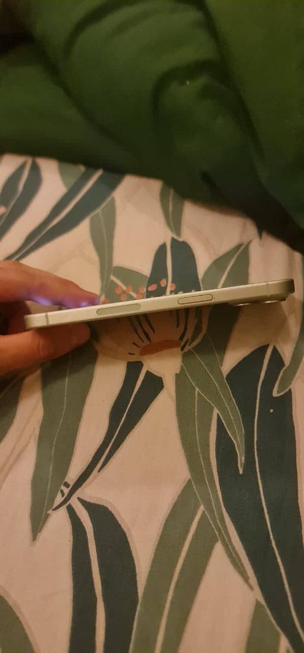 Apple iPhone 15 3