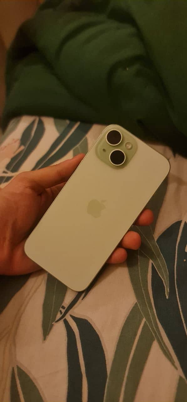 Apple iPhone 15 5