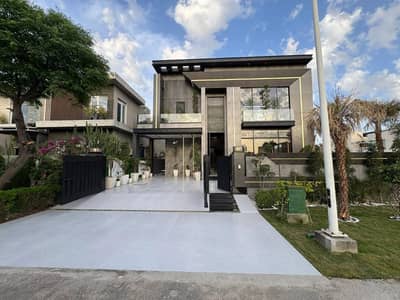 1 Kanal Luxury House Available For Rent