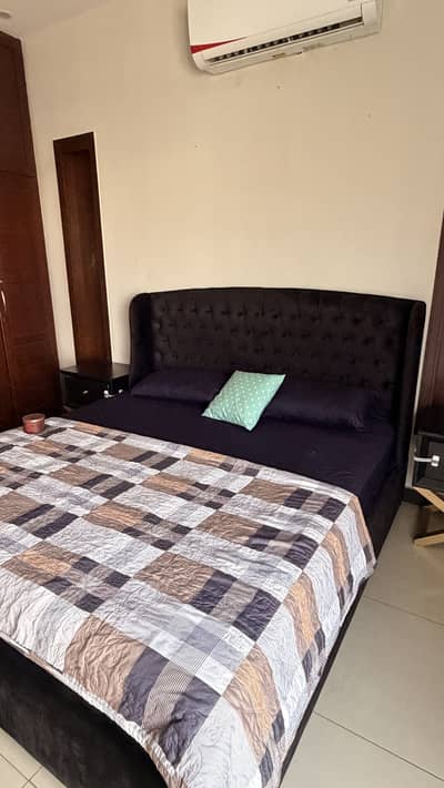 Bed sidetables