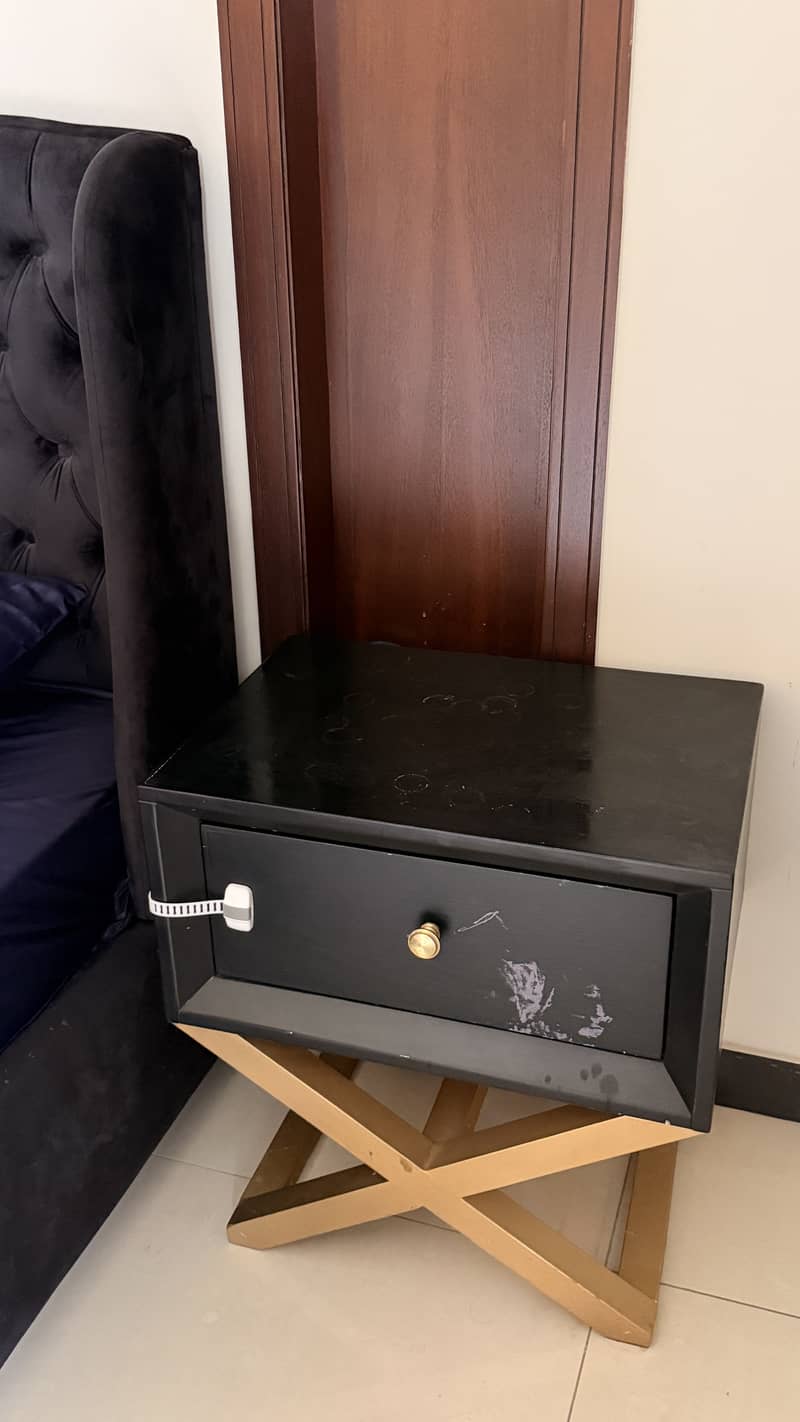 Bed sidetables 1
