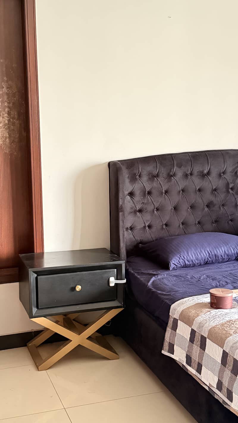 Bed sidetables 2