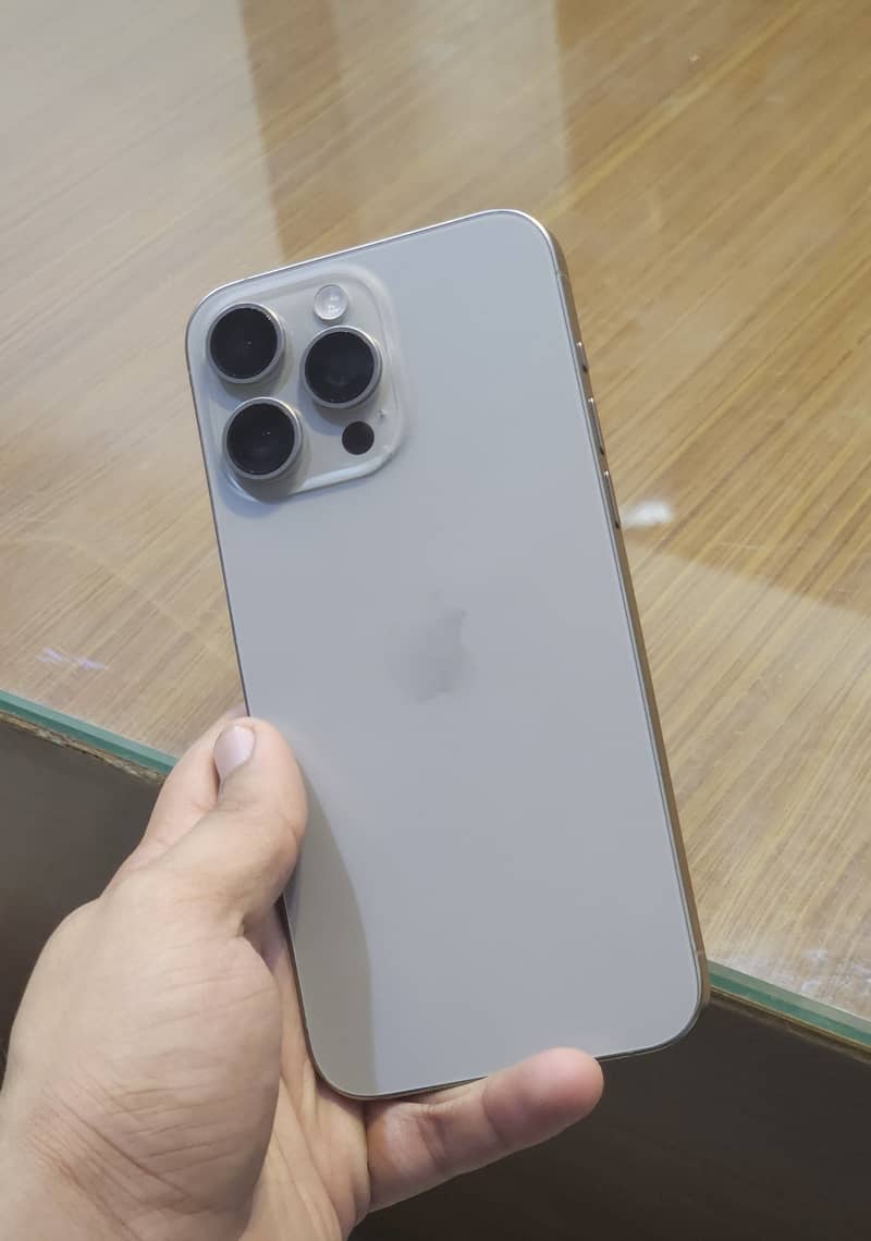 Apple iPhone 15 Pro Max 0