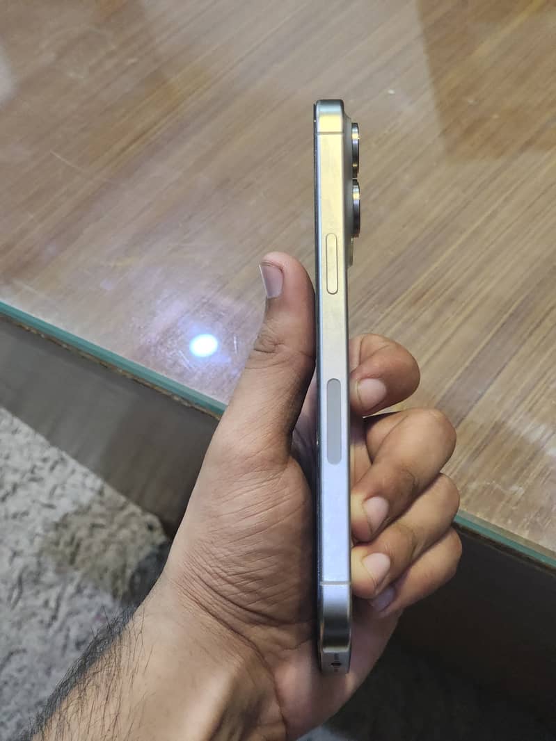 Apple iPhone 15 Pro Max 1