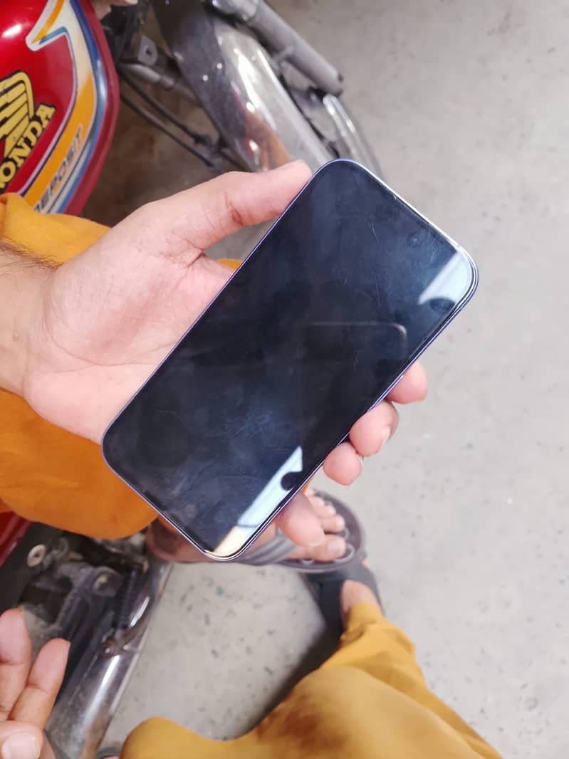 Apple iPhone 16 0