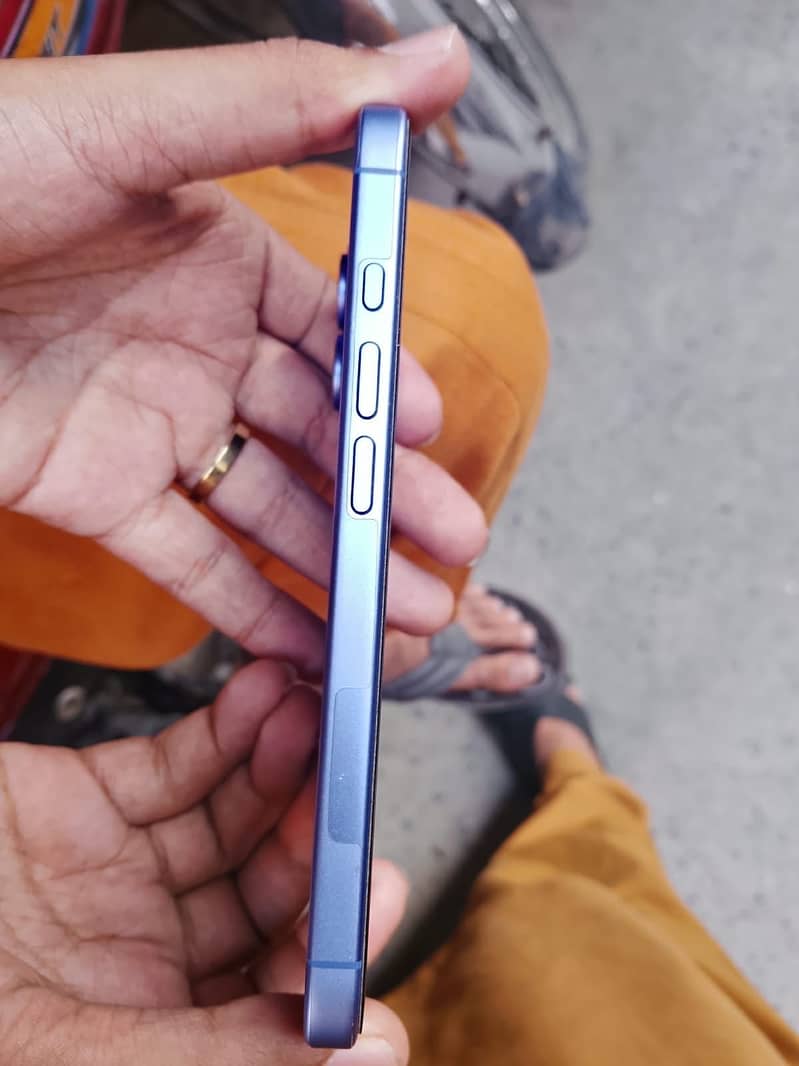 Apple iPhone 16 1