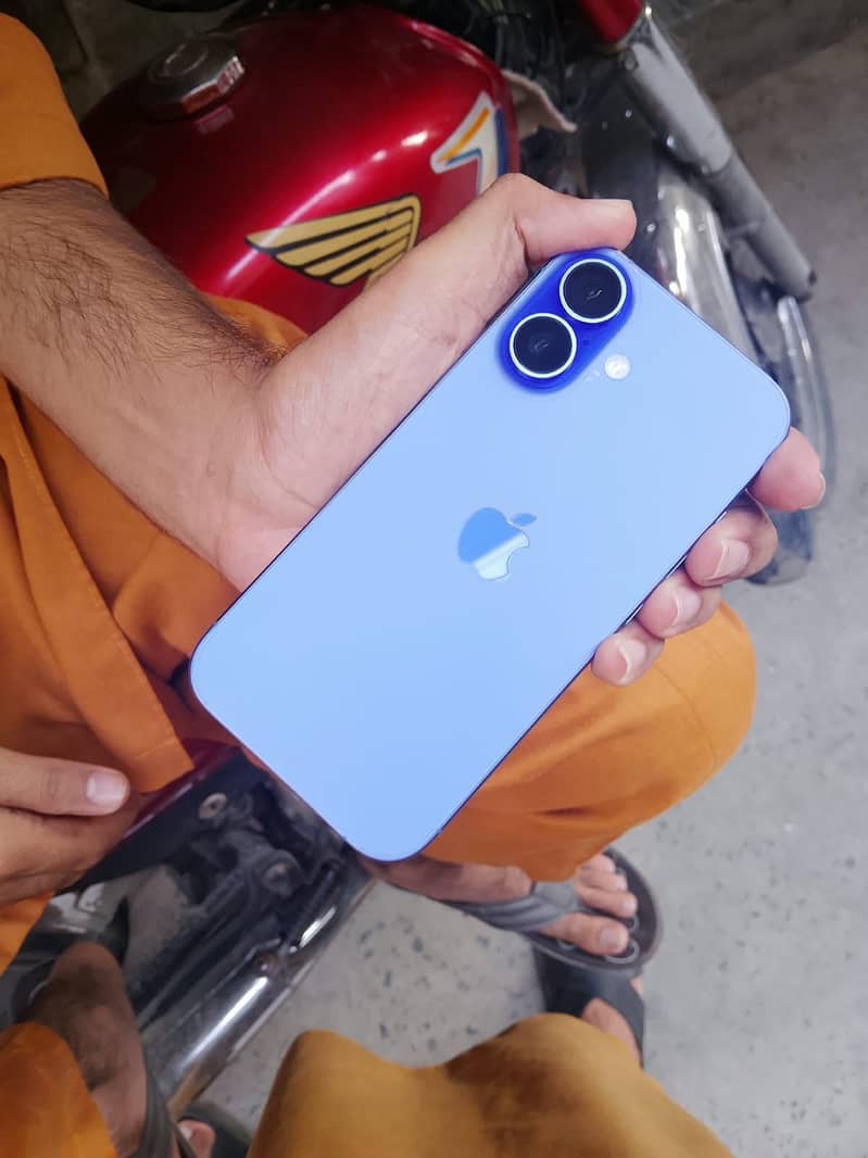 Apple iPhone 16 2