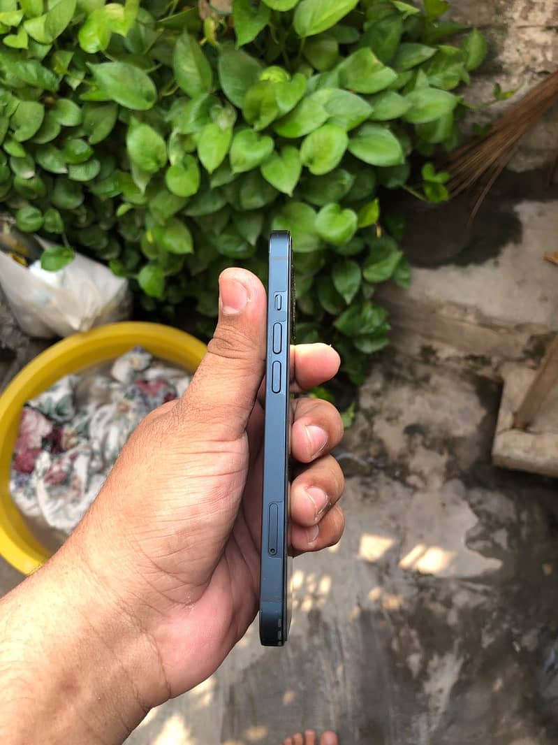 Apple iPhone 13 2