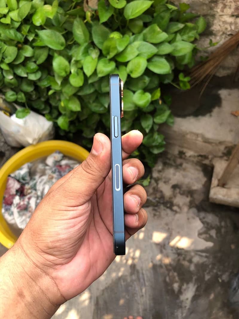 Apple iPhone 13 3