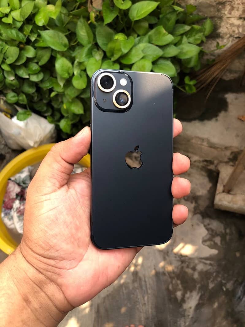 Apple iPhone 13 4